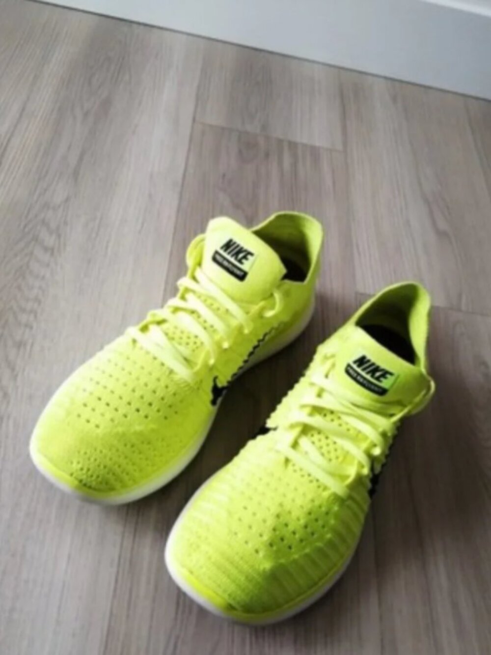 Nike Free RN Flyknit Volt Size 9.5M